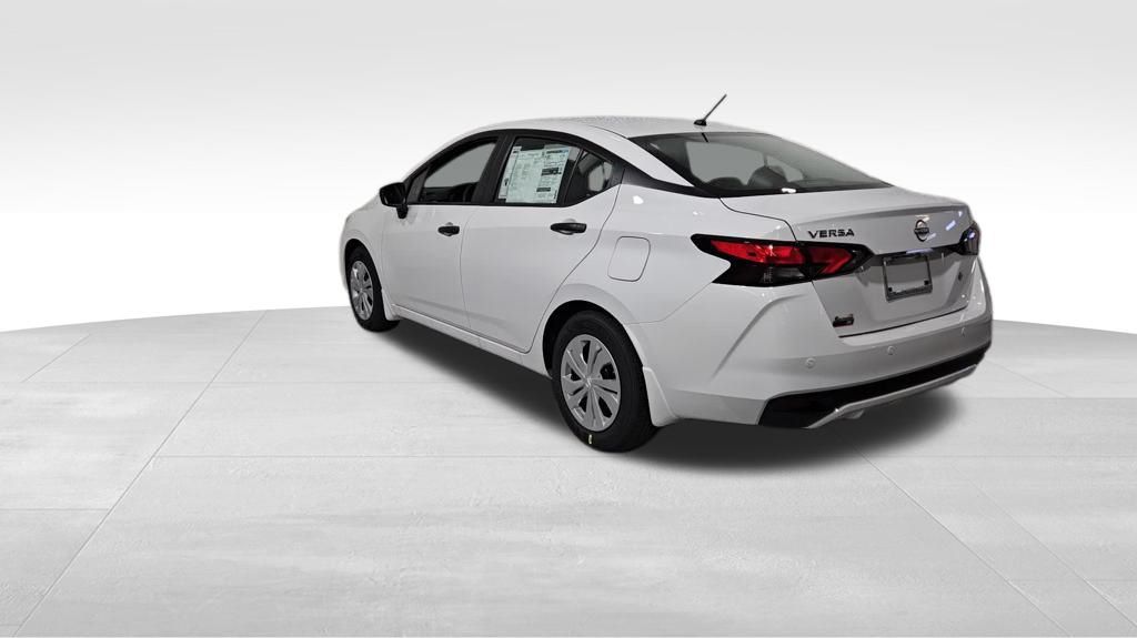 2025 Nissan Versa 1.6 S photo 3