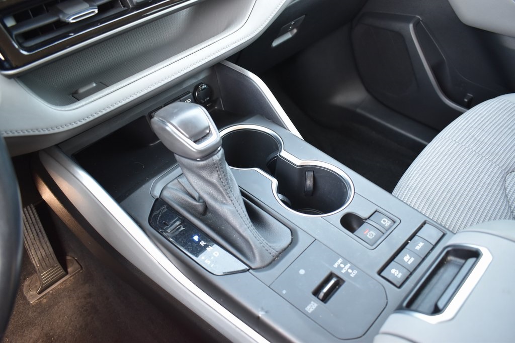 2021 Toyota Highlander Hybrid LE photo 13