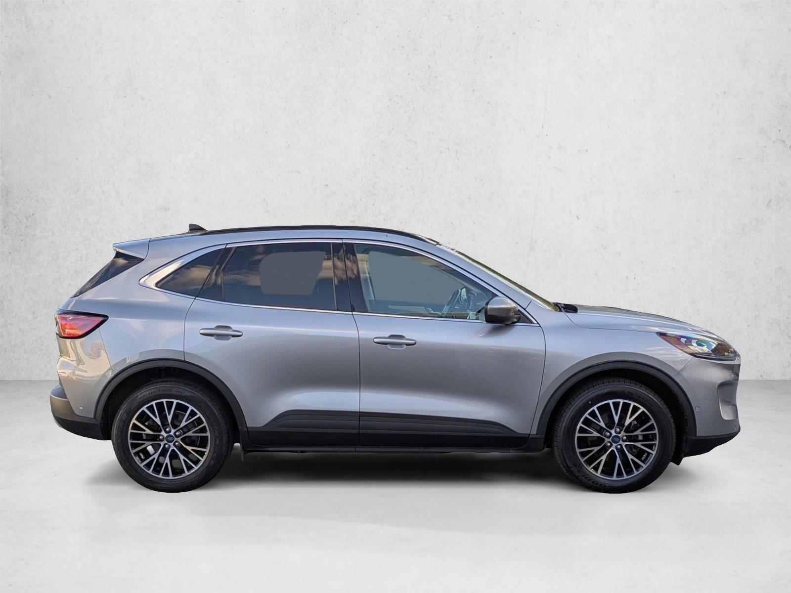 2021 Ford Escape Titanium Plug-In Hybrid photo 2