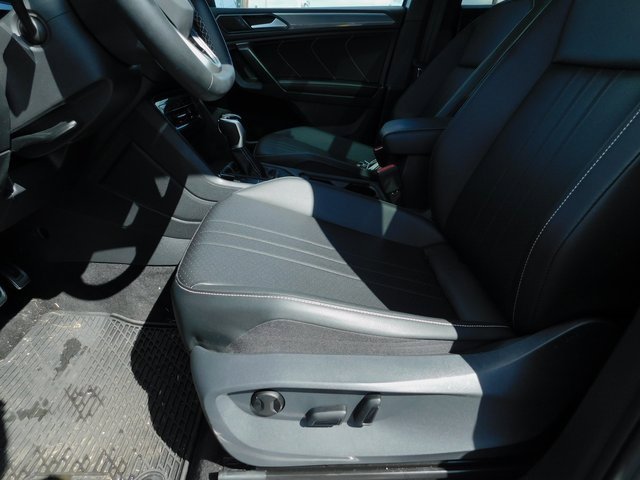 2023 Volkswagen Tiguan SE R-Line Black photo 18
