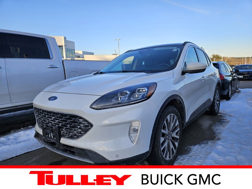 2022 Ford Escape Titanium's photo