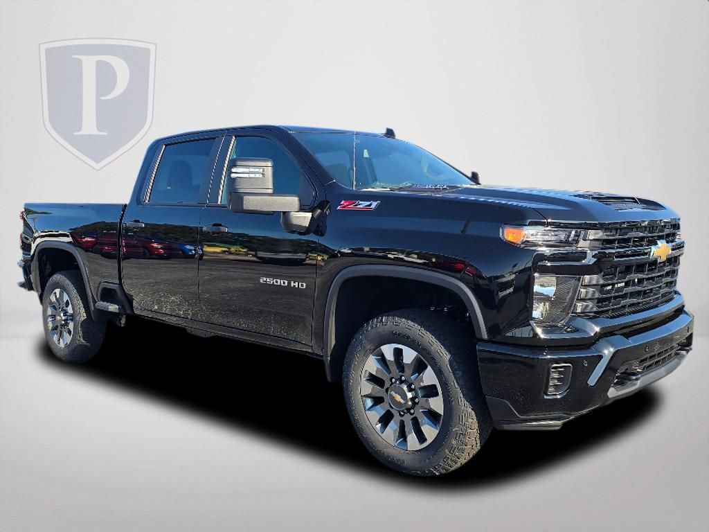 2025 Chevrolet Silverado 2500HD Custom photo 2