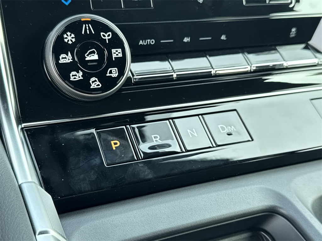 2025 Nissan Armada SL photo 24