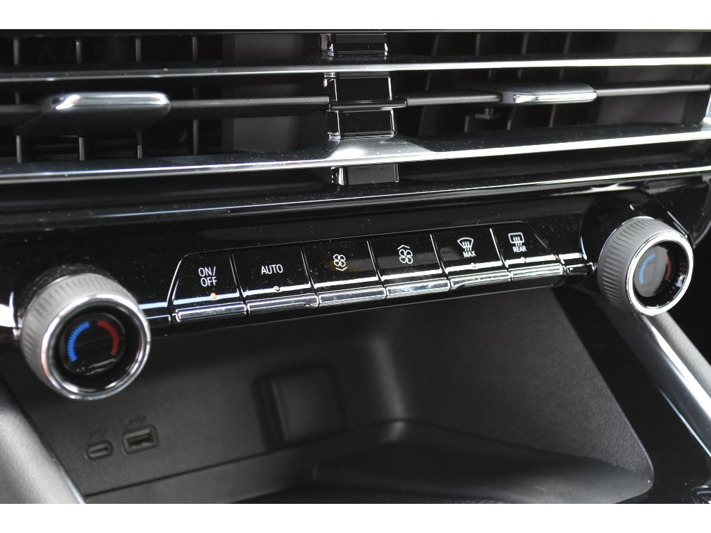 2025 Chevrolet Traverse High Country photo 21