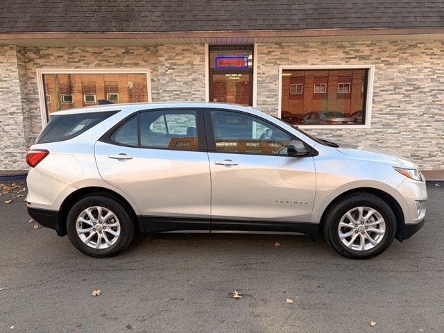 2021 Chevrolet Equinox LS photo 4