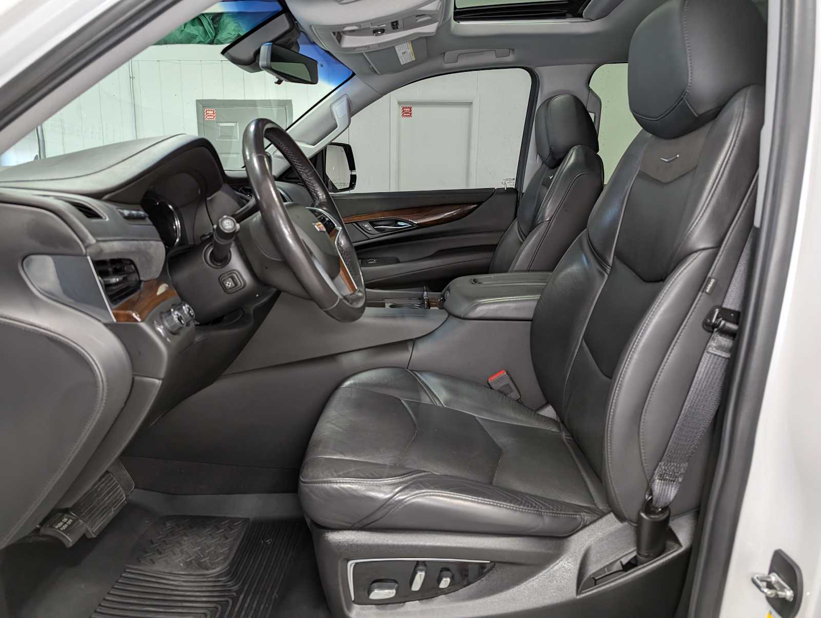 2019 Cadillac Escalade Luxury photo 4