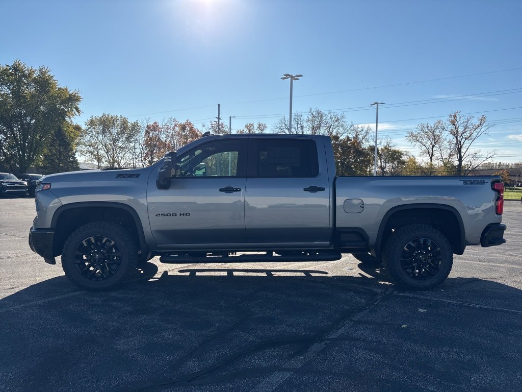 2026 Chevrolet Silverado 2500HD LT photo 2