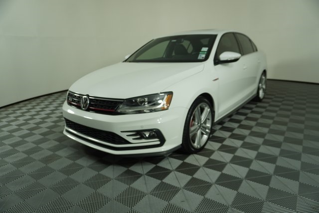 2017 Volkswagen Jetta GLI photo 3