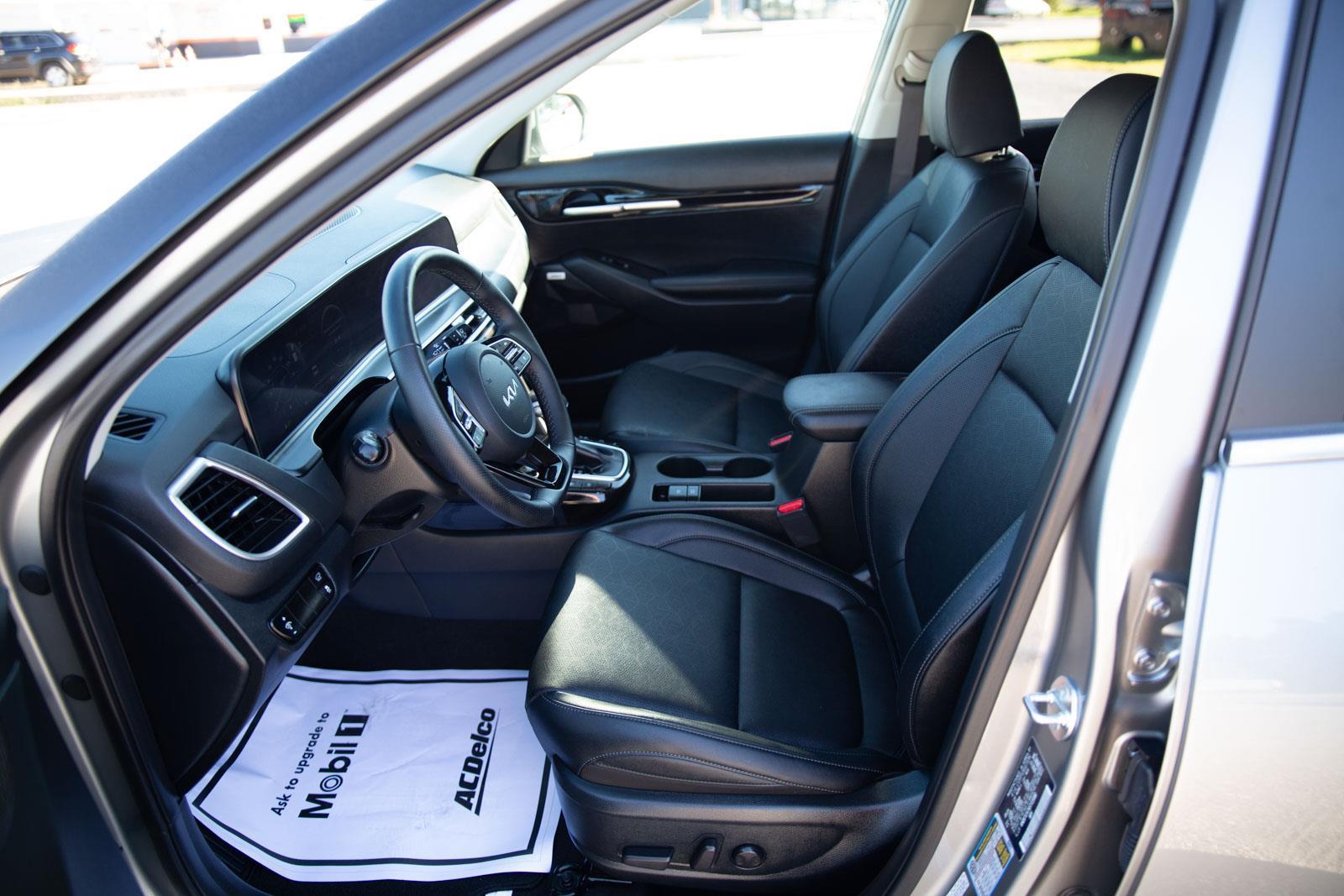 2025 Kia Seltos SX photo 21