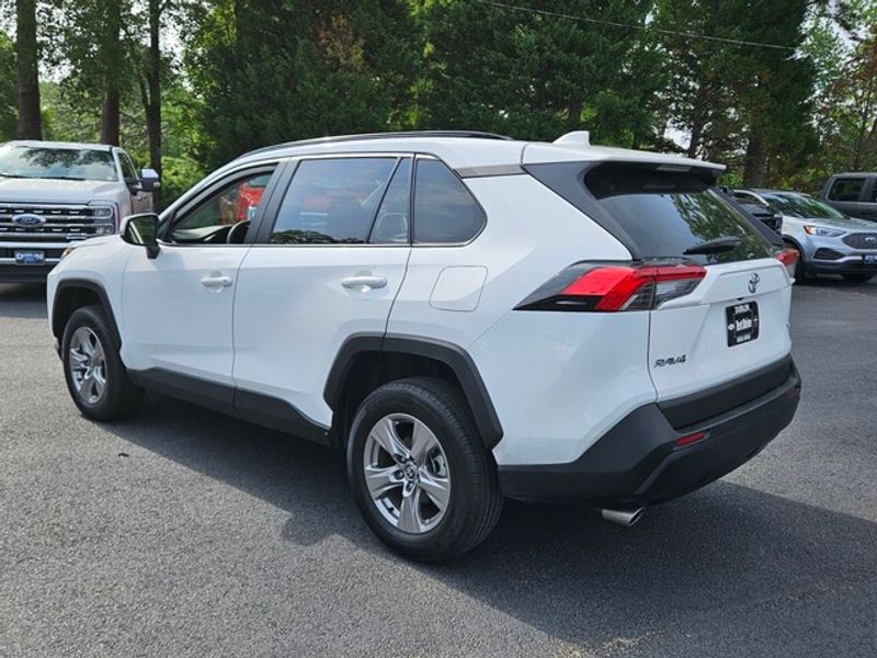 2023 Toyota RAV4 XLE photo 9