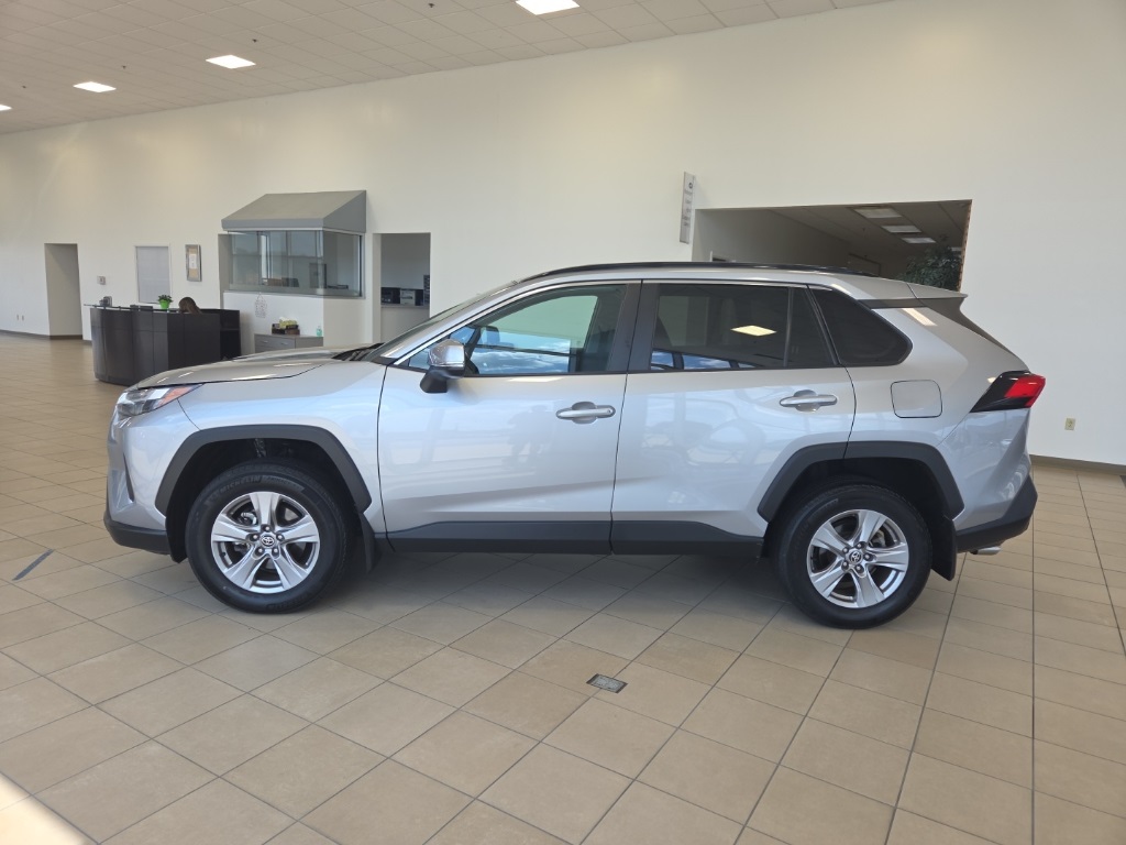 Used 2022 Toyota RAV4 XLE with VIN 2T3P1RFV8NW295581 for sale in Northfield, Minnesota