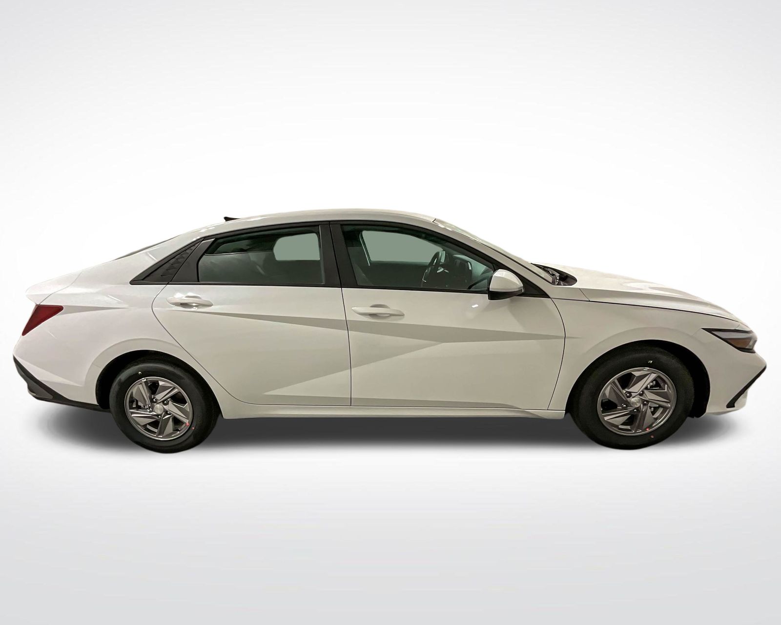 2025 Hyundai Elantra SE photo 4