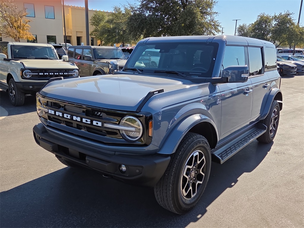 2025 Ford Bronco 4-Door Outer Banks's photo