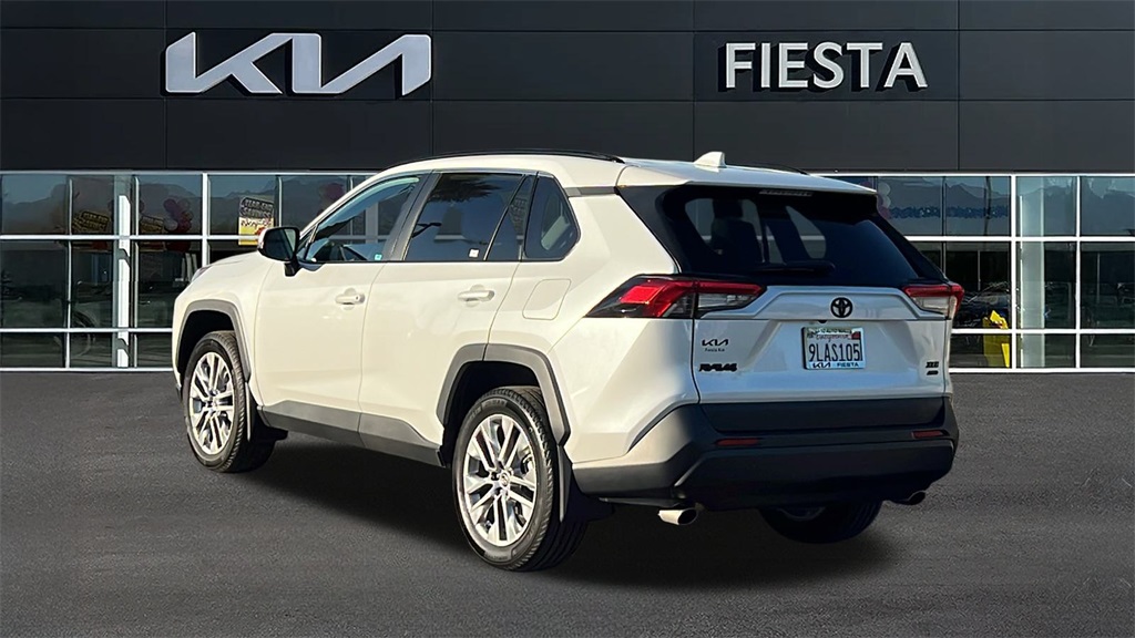 2024 Toyota RAV4 XLE Premium photo 3
