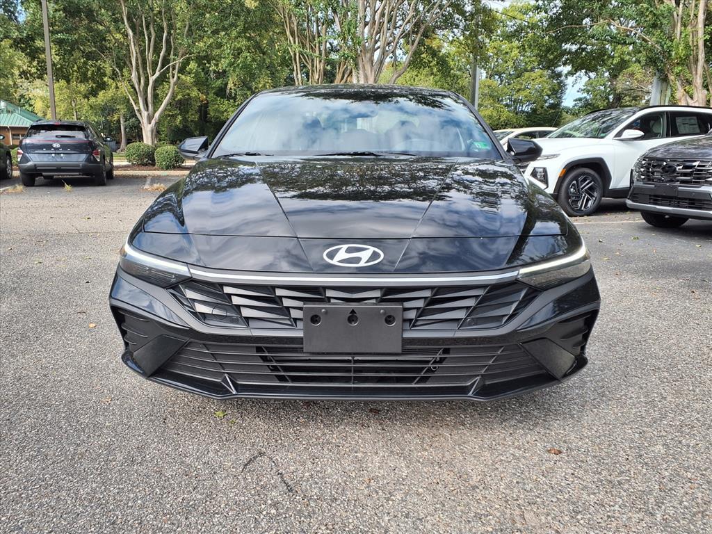 2025 Hyundai Elantra SEL Sport photo 2