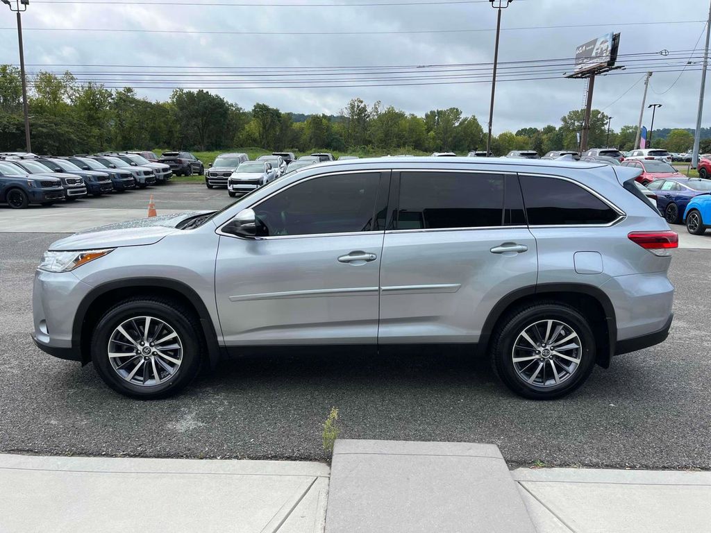 2019 Toyota Highlander XLE photo 30