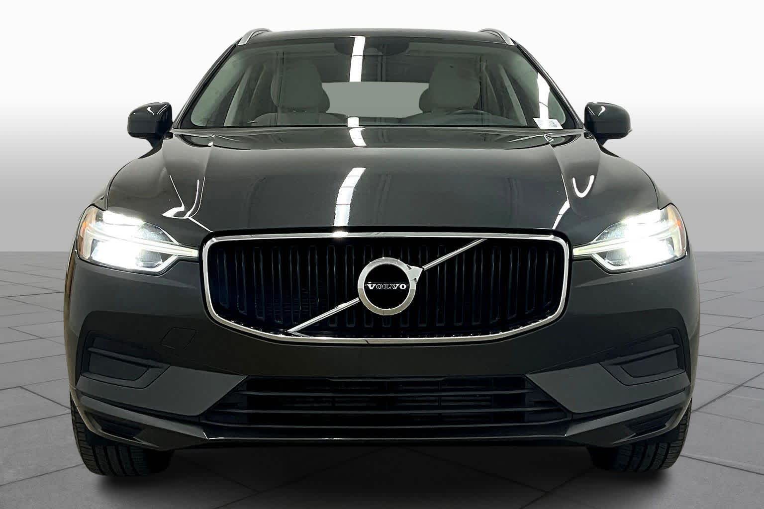 2018 Volvo XC60 Momentum photo 3