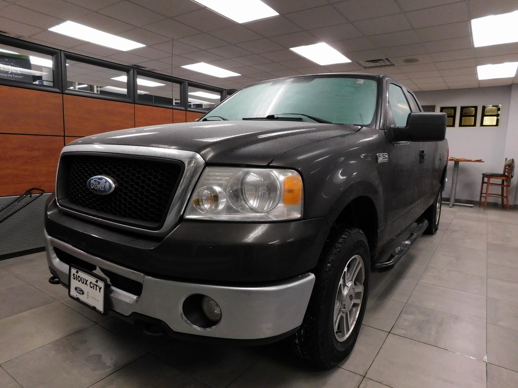 2007 Ford F-150 XLT photo 2