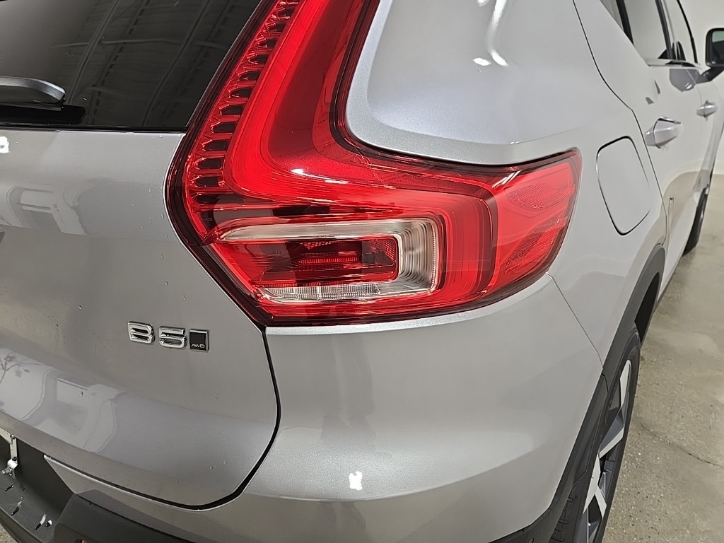 2026 Volvo XC40 Plus photo 9