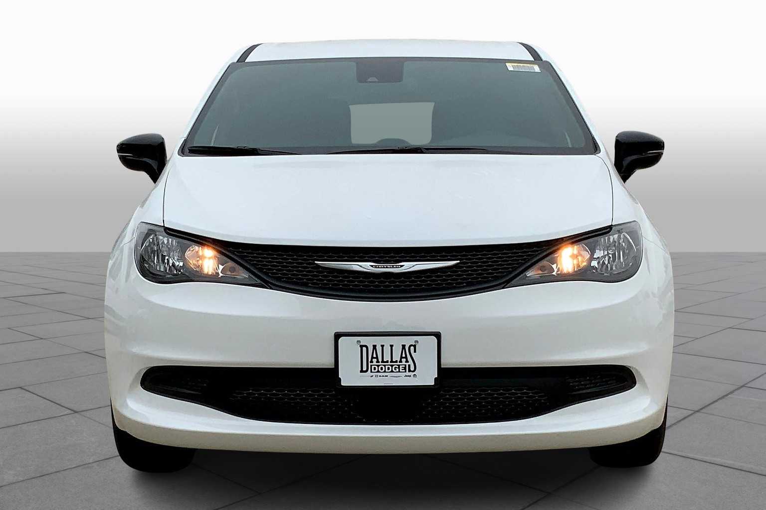 2025 Chrysler Voyager LX photo 3