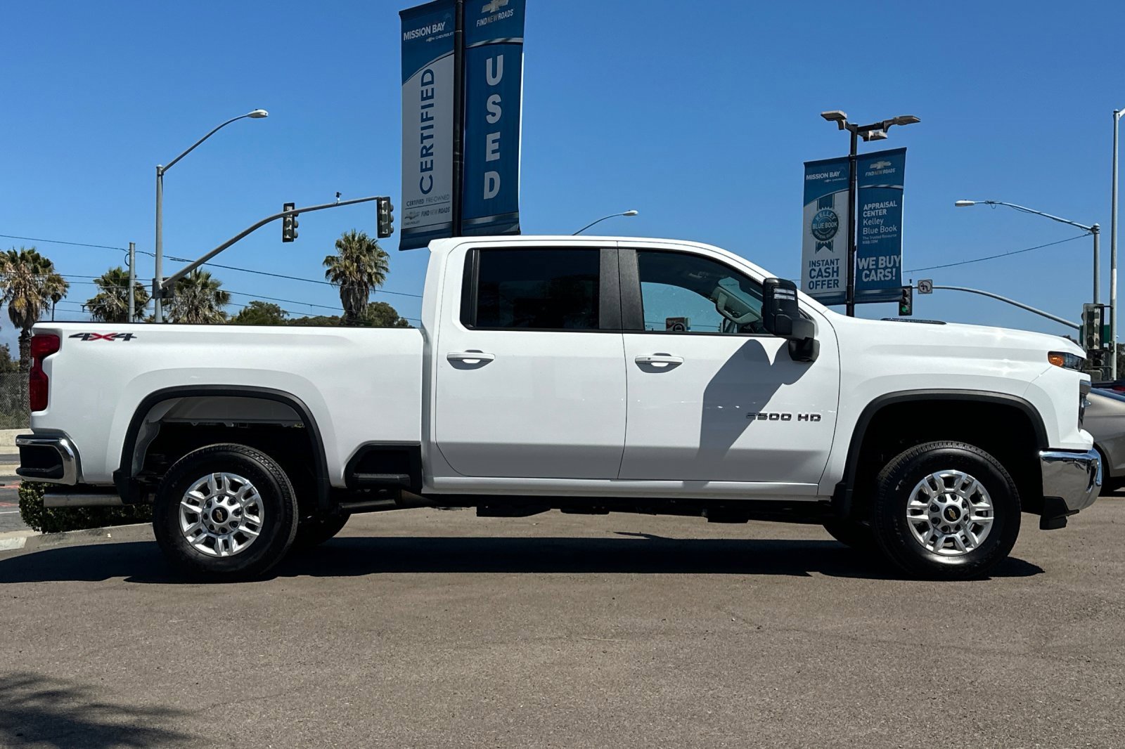 2025 Chevrolet Silverado LT photo 3