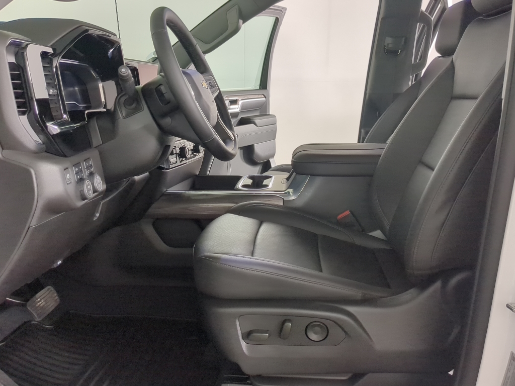 2025 Chevrolet Silverado 2500HD LTZ photo 8