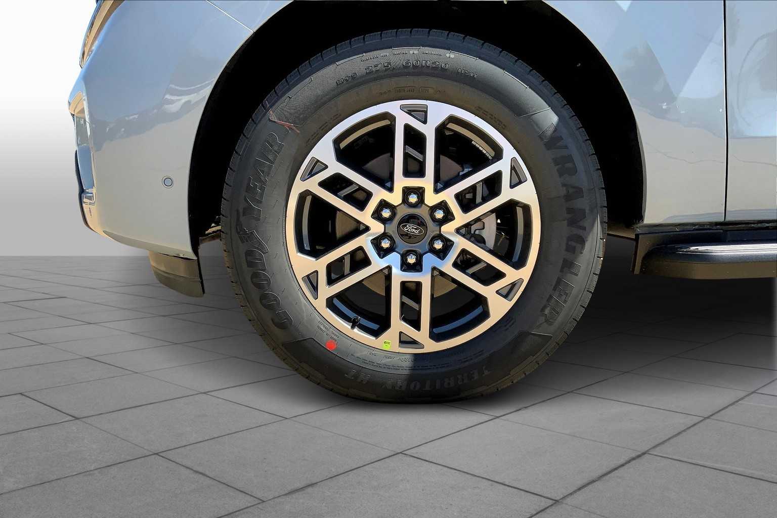 2025 Ford Expedition photo 11