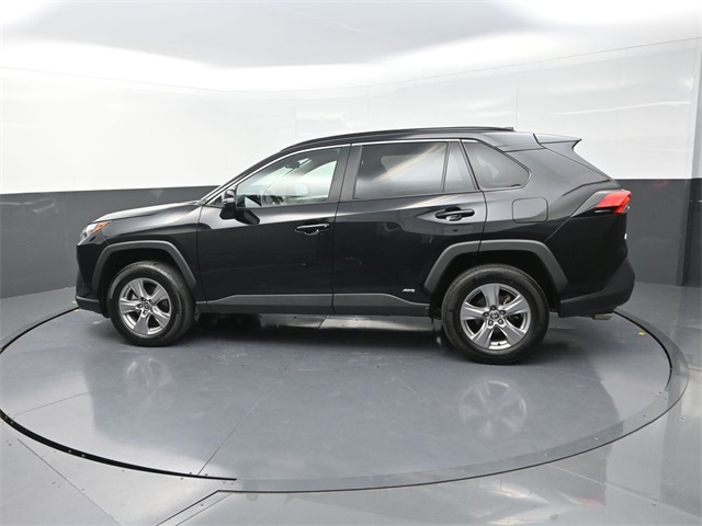 2025 Toyota RAV4 Hybrid XLE photo 4