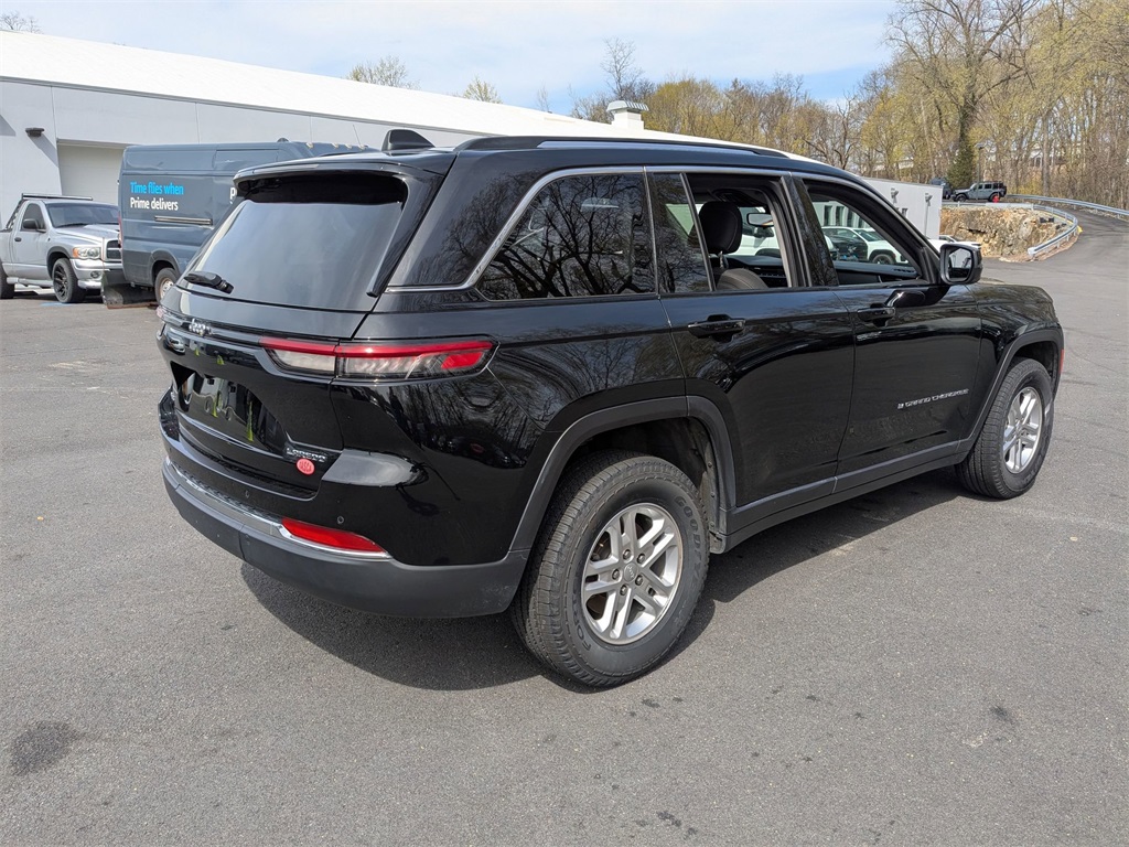 2022 Jeep Grand Cherokee Laredo photo 3