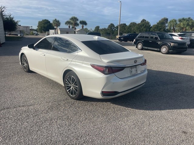 2023 Lexus ES 300h photo 3