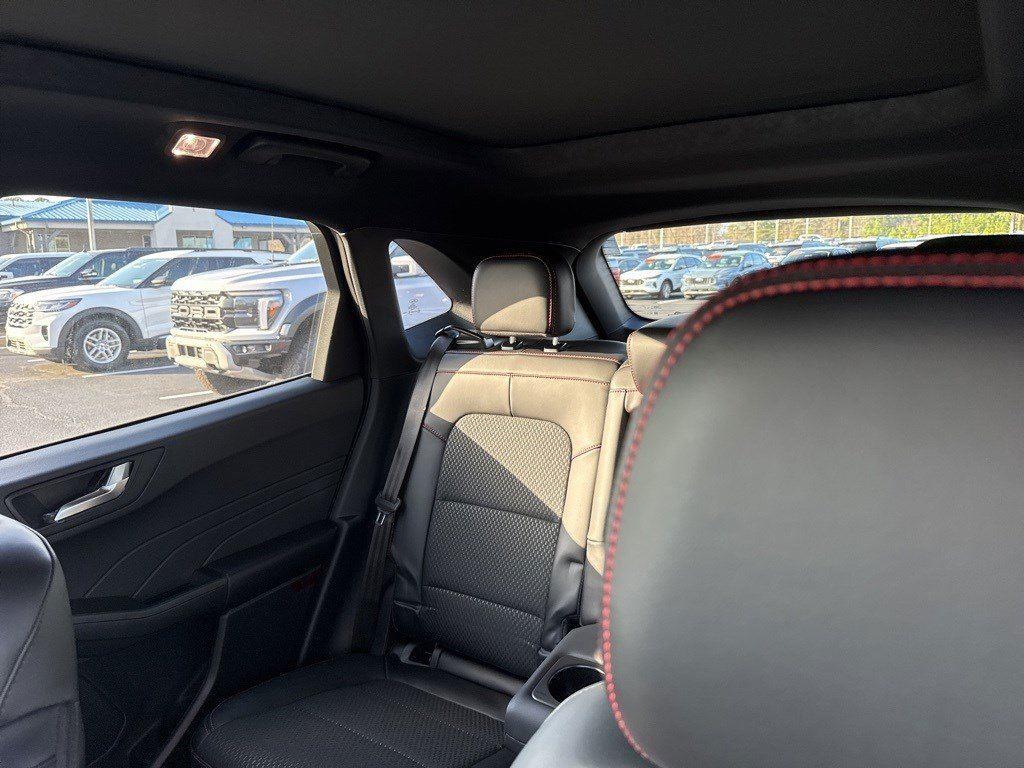 2025 Ford Escape ST-Line photo 5