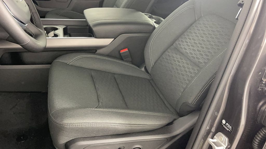 New 2025 Granite Crystal Metallic Clearcoat RAM Big Horn/Lone Star image 13