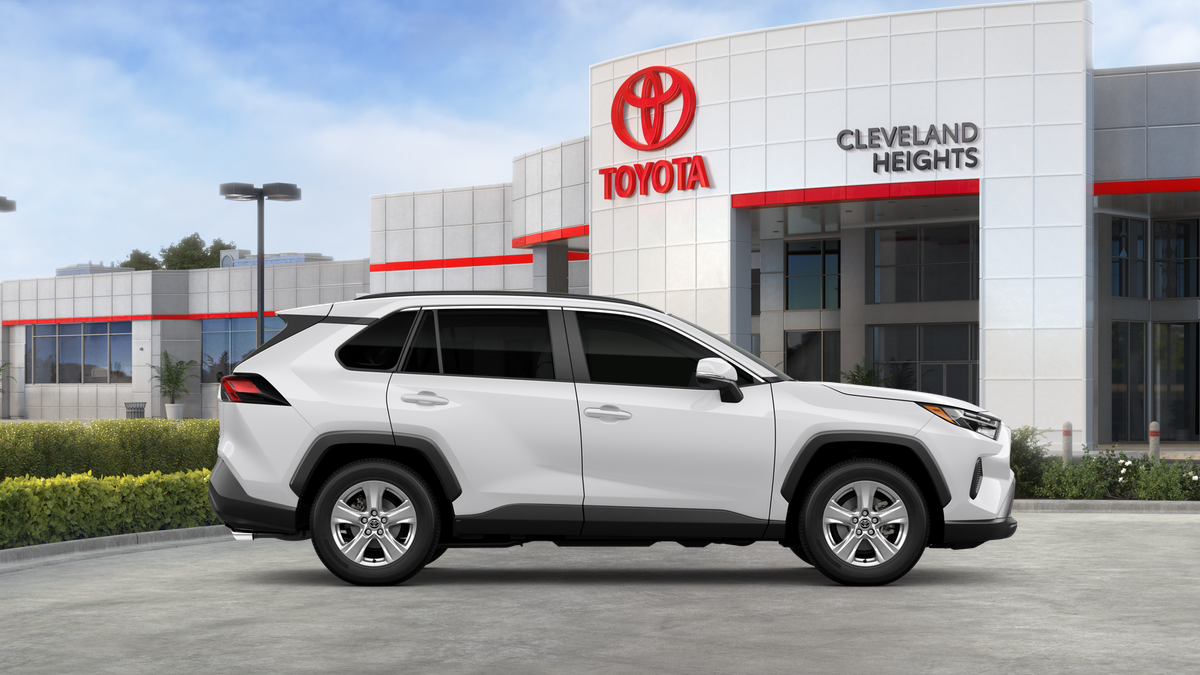 2025 Toyota RAV4 XLE photo 4