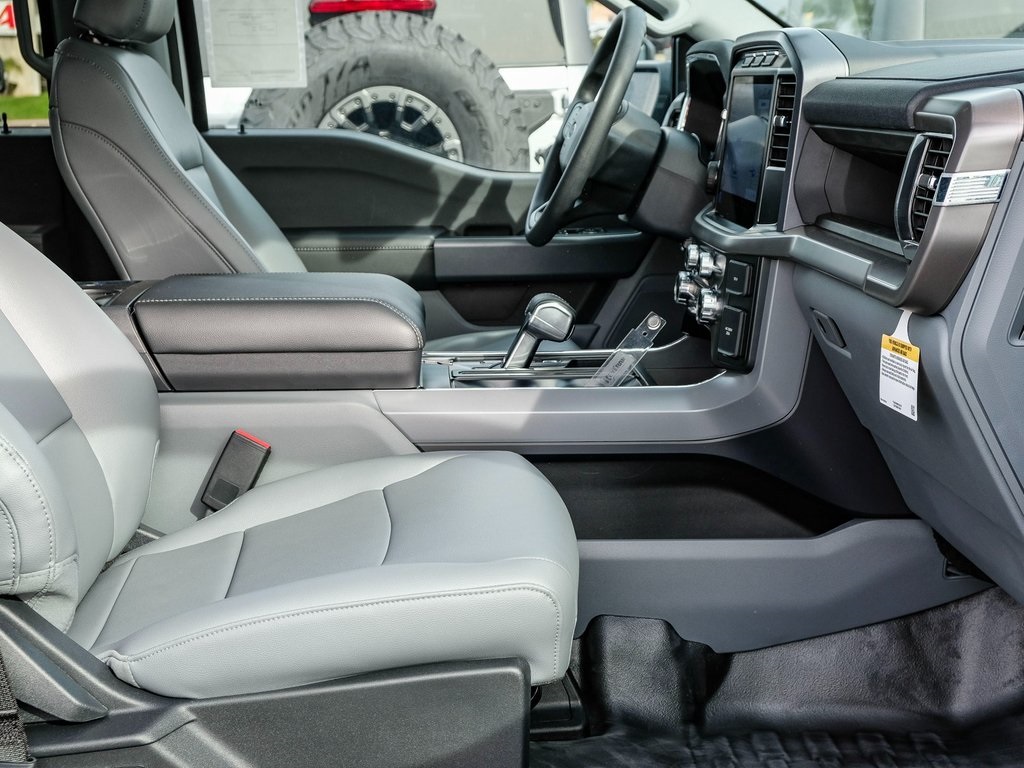 2024 Ford F-150 Lightning photo 11
