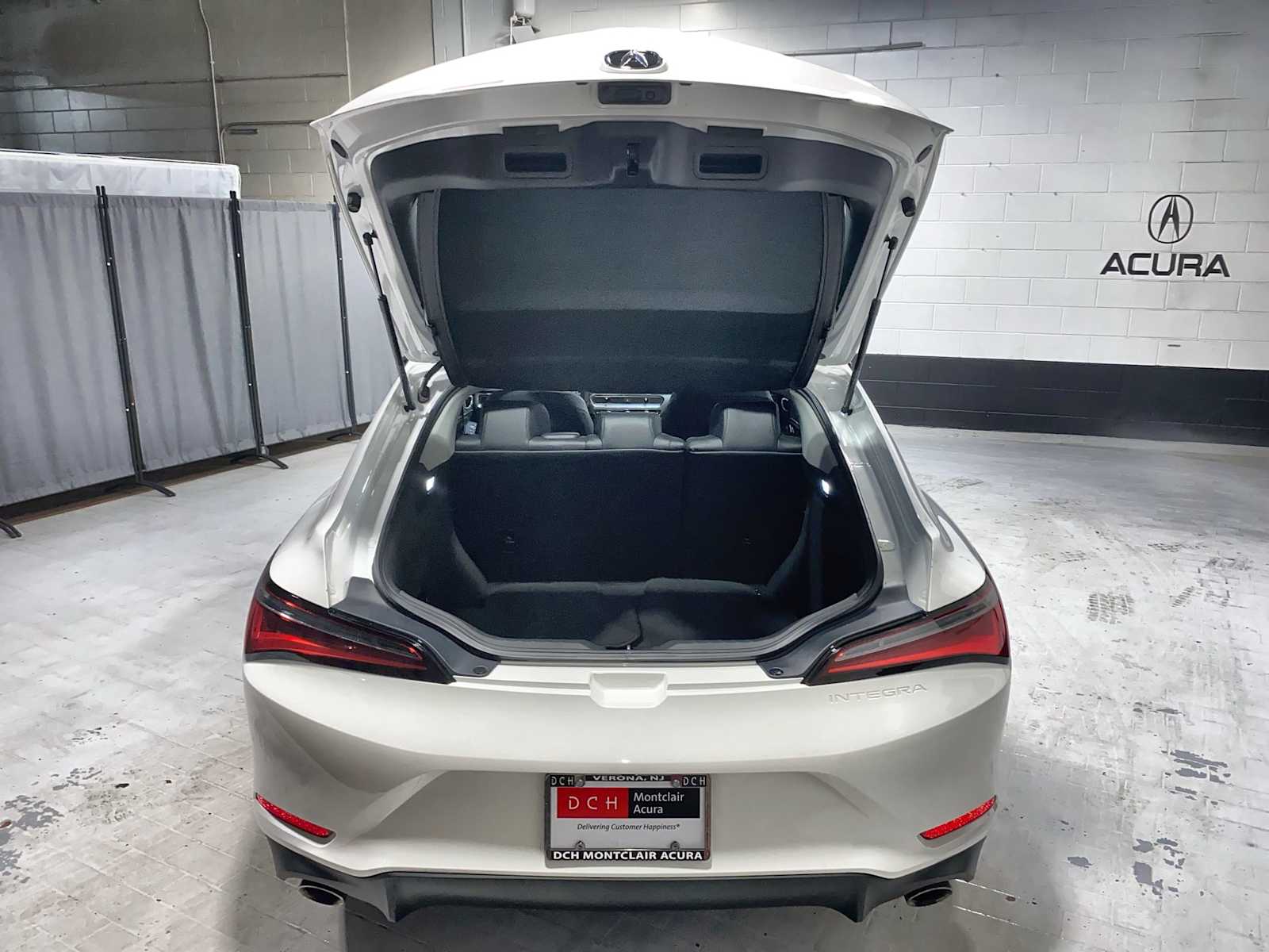 2024 Acura Integra Base photo 17