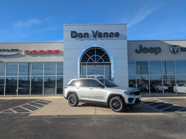 2025 Jeep Grand Cherokee Altitude's photo