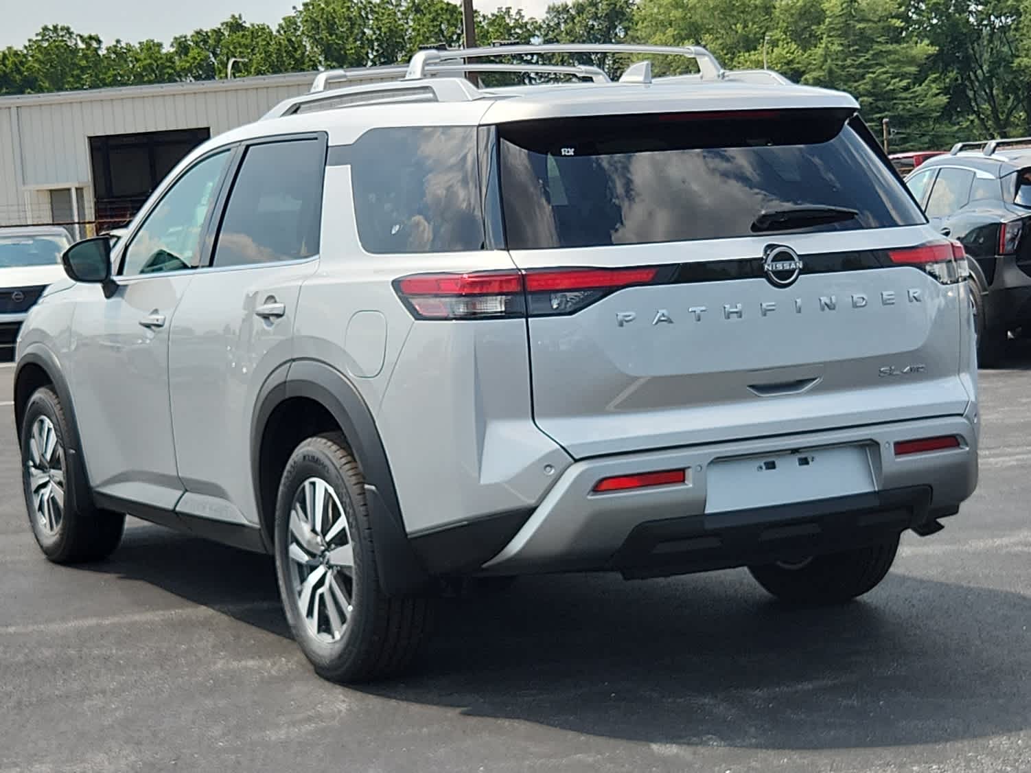 2025 Nissan Pathfinder SL photo 4