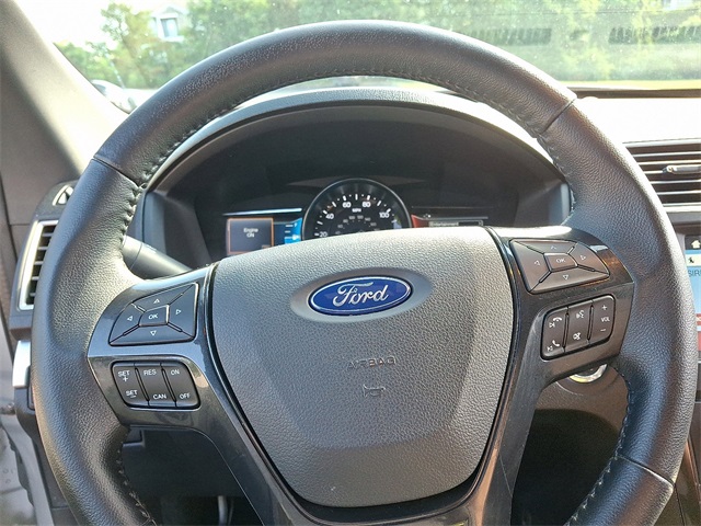 2017 Ford Explorer XLT photo 21