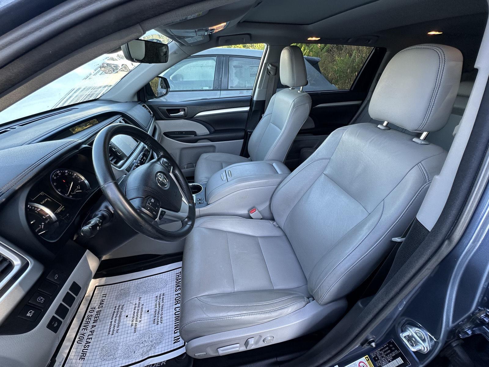 2017 Toyota Highlander XLE photo 9