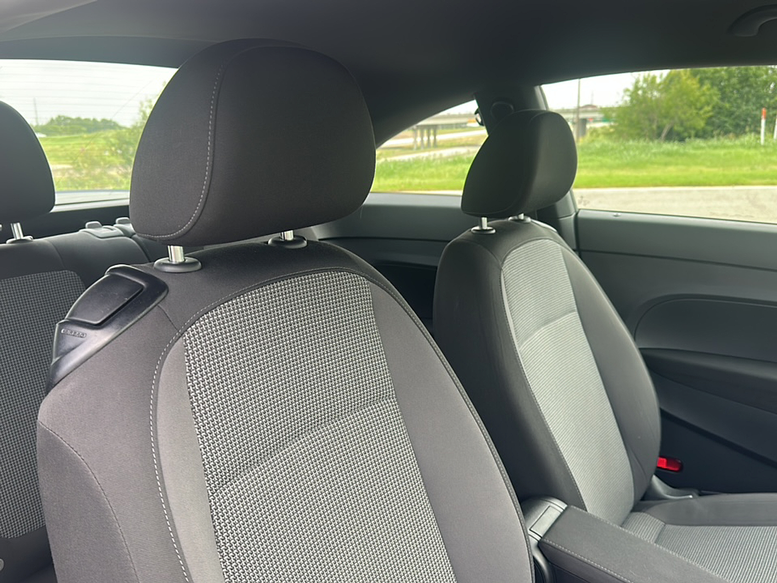 2019 Volkswagen Beetle Final Edition SEL photo 6