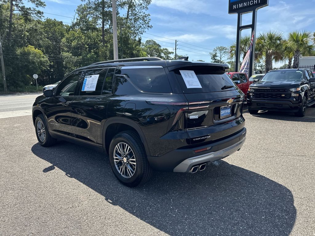 2025 Chevrolet Traverse photo 14
