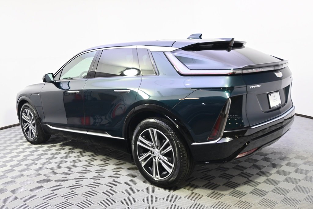 2025 Cadillac Lyriq Luxury photo 3