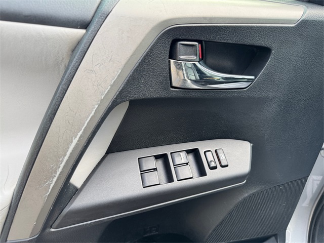 2017 Toyota RAV4 XLE photo 20
