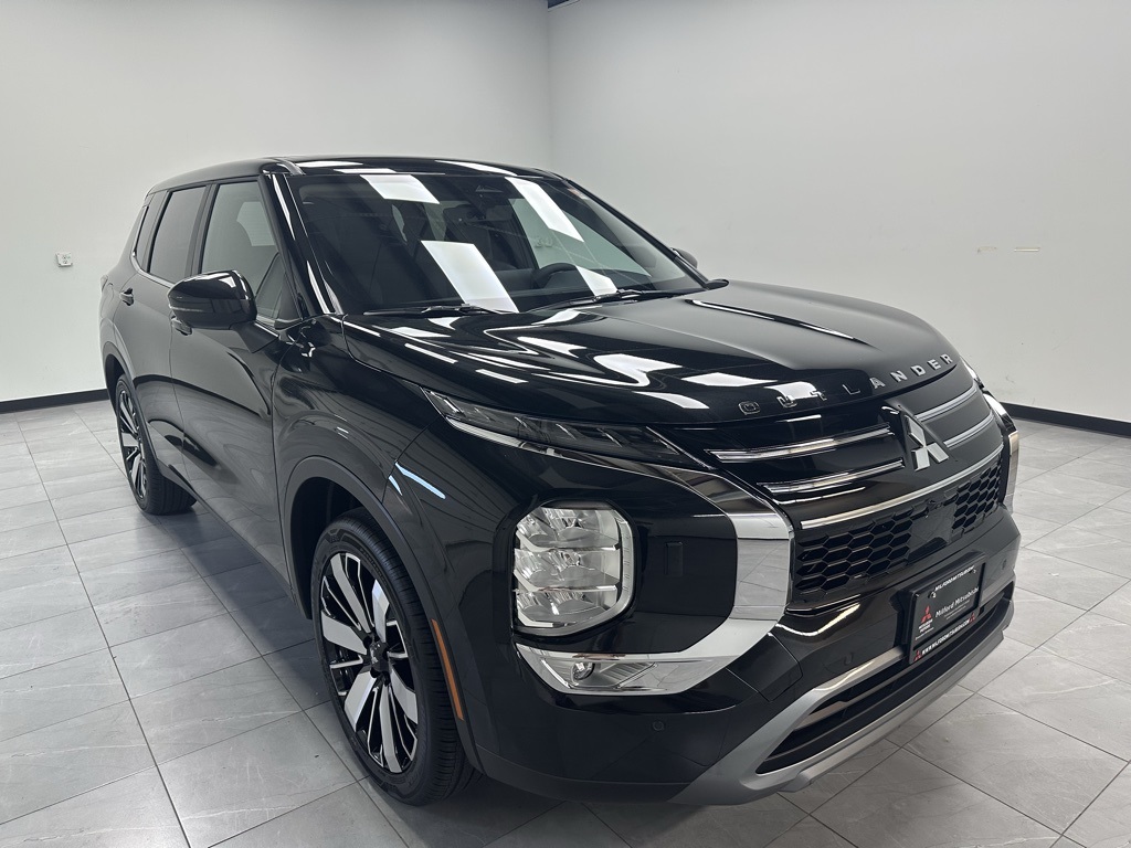 2025 Mitsubishi Outlander SE's photo