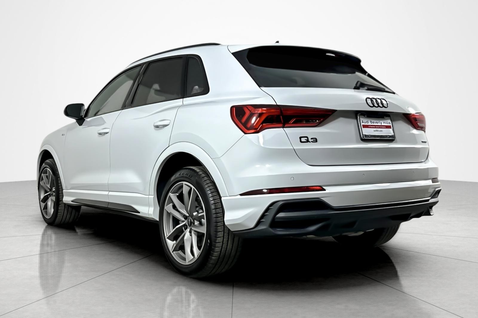 2025 Audi Q3 S line Premium 45 TFSI photo 3