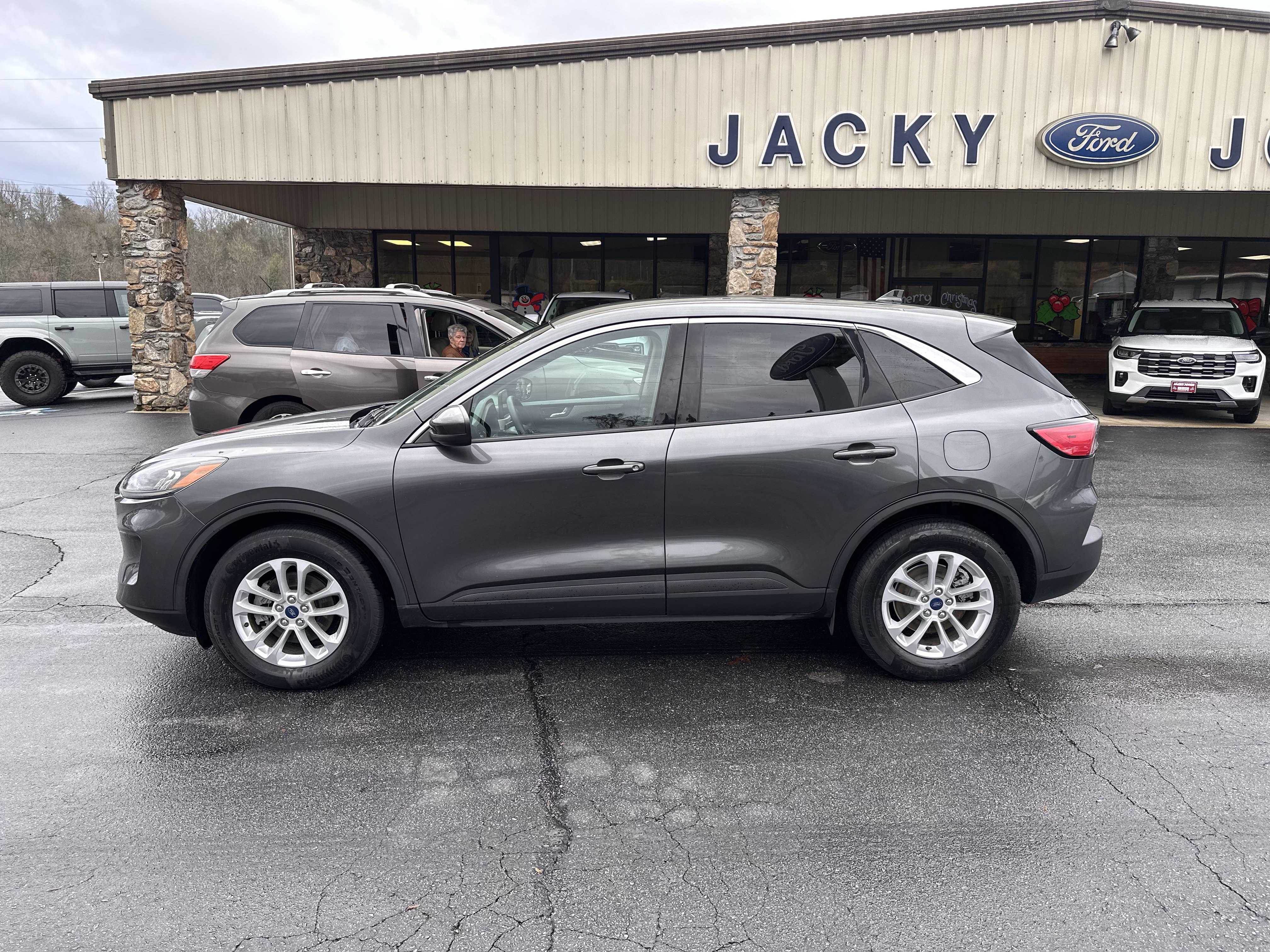 2020 Ford Escape SE's photo