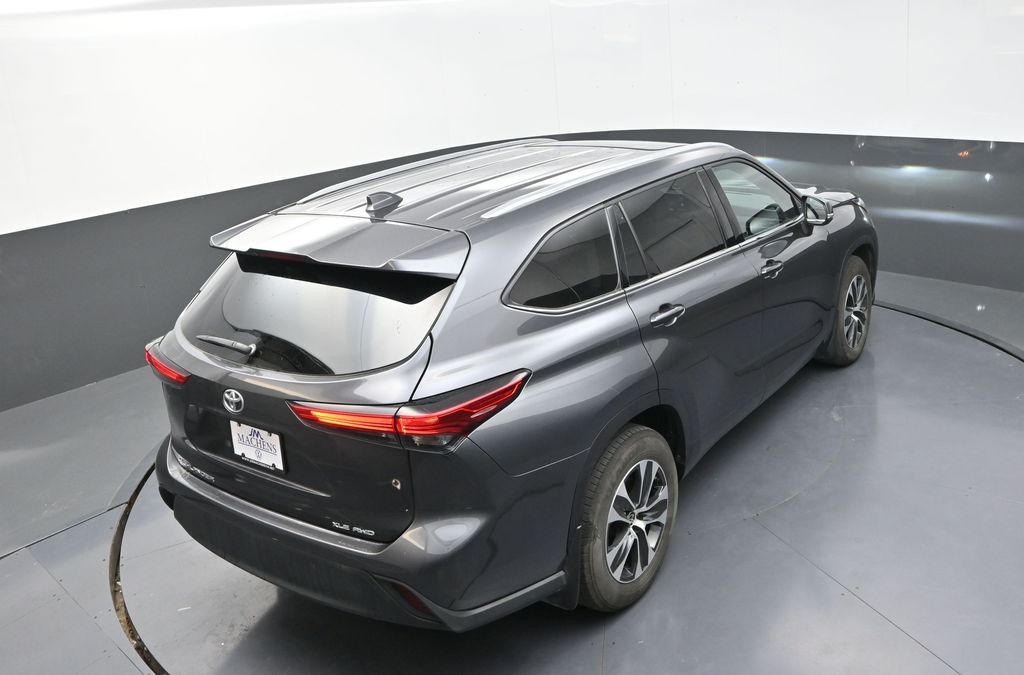 2022 Toyota Highlander XLE photo 15