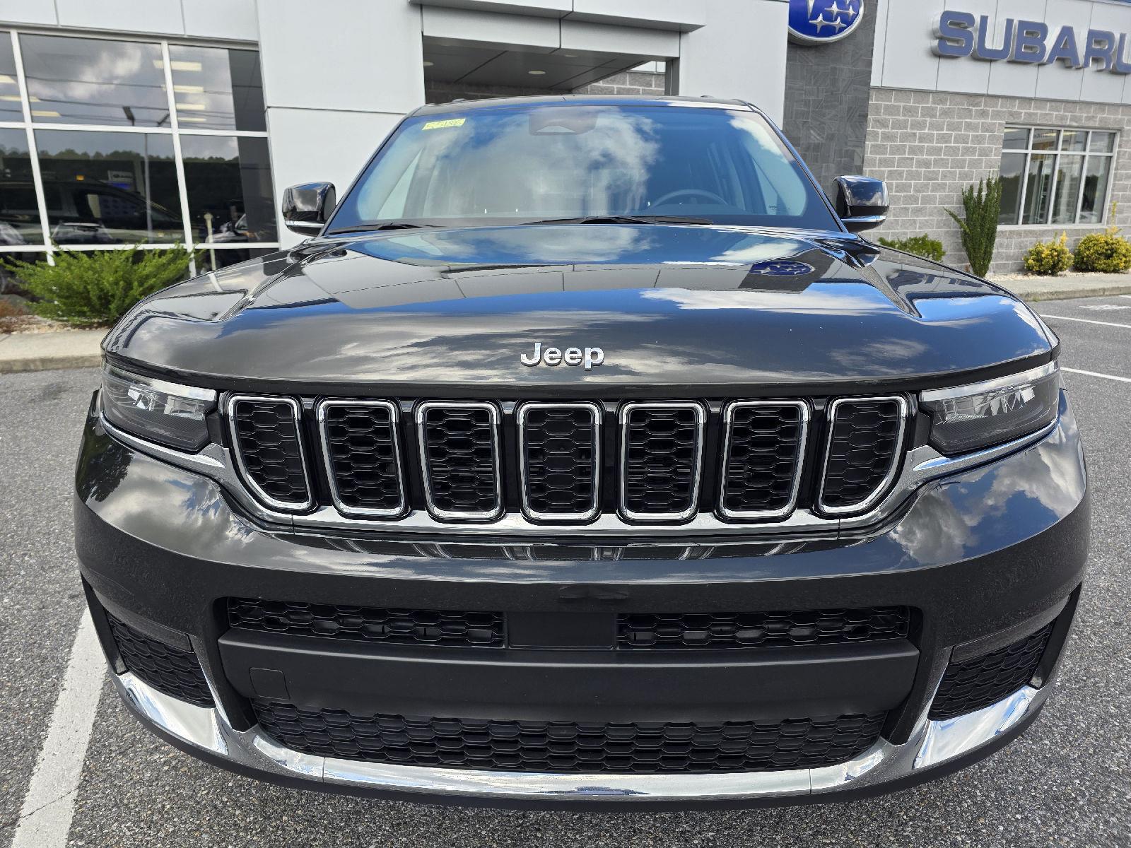 2023 Jeep Grand Cherokee Limited photo 2