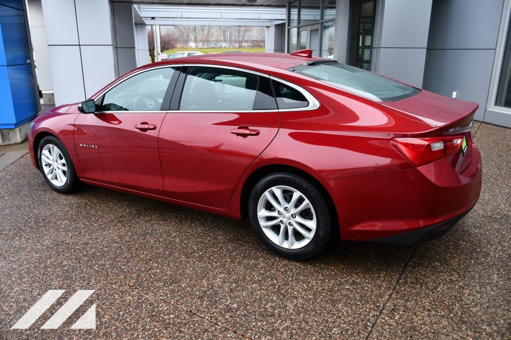 2017 Chevrolet Malibu 1LT photo 4