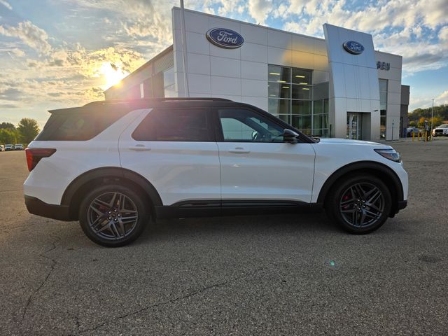 2025 Ford Explorer ST photo 32